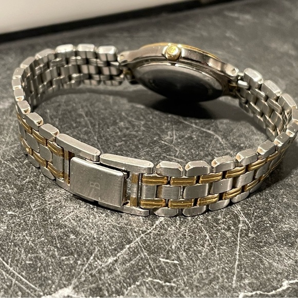 Bulova Watch not keeping time sold as is. - Picture 6 of 6